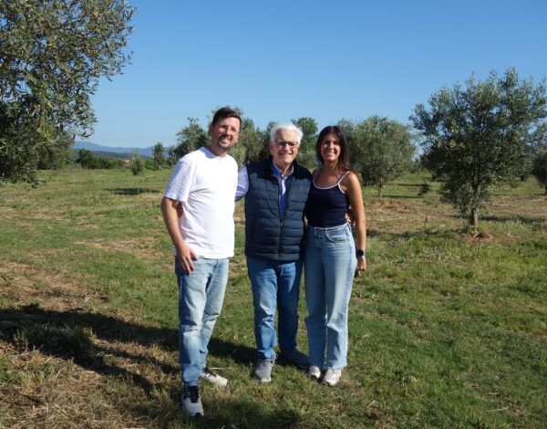 Miquel Moreno i Ariadna Rodrigo de @foodyingbcn amb Francesc Sagalés, representant de Mas Curró
